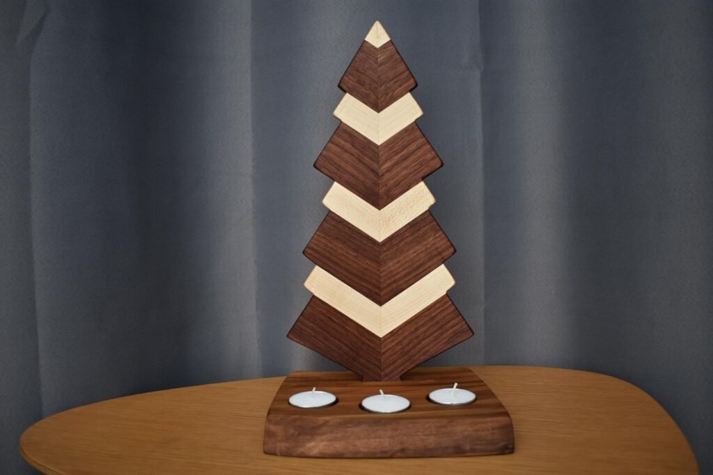 מעמד נרות בצורת עץ אשוח