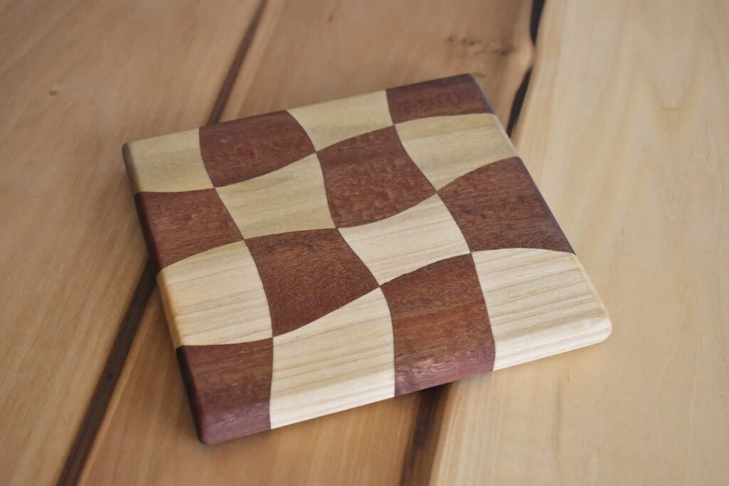 תחתית משובצת מעץ מלא